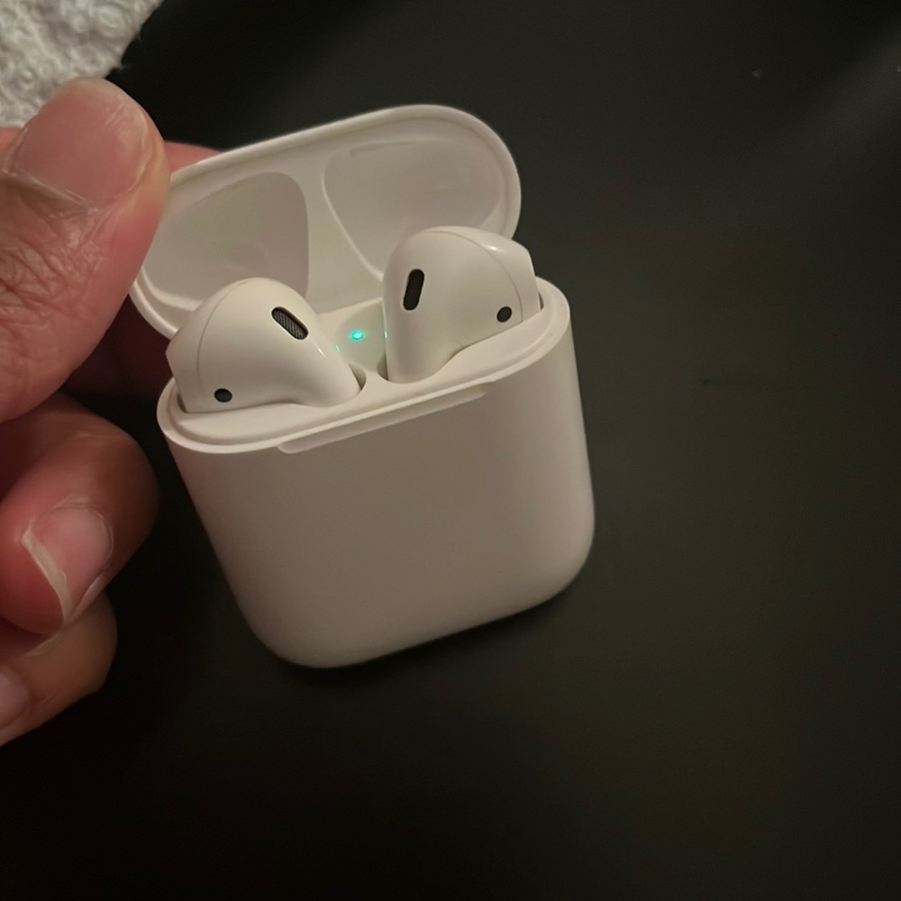 Wireless Apple earbud’s